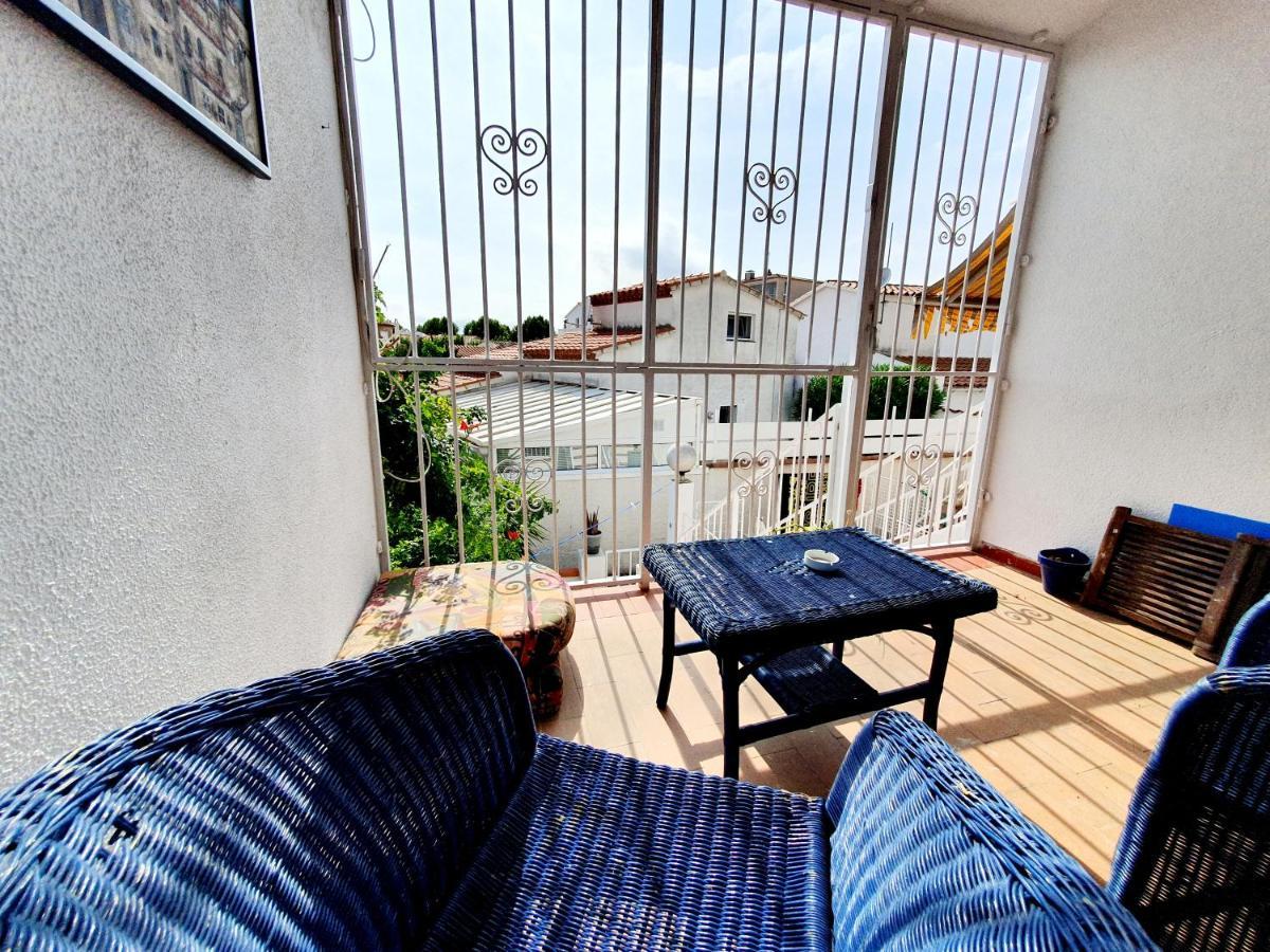 Bonita Casa Con Terraza Y Patio Емпуріабрава Екстер'єр фото
